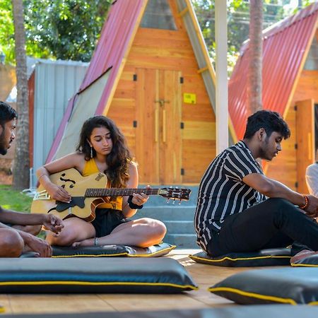 The Hosteller Goa, Анжуна Экстерьер фото
